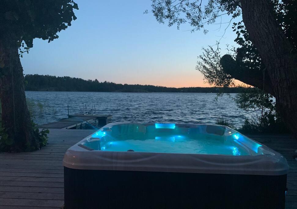 Waterfront House With Jacuzzi & Jetty In Stockholm Villa Exterior photo