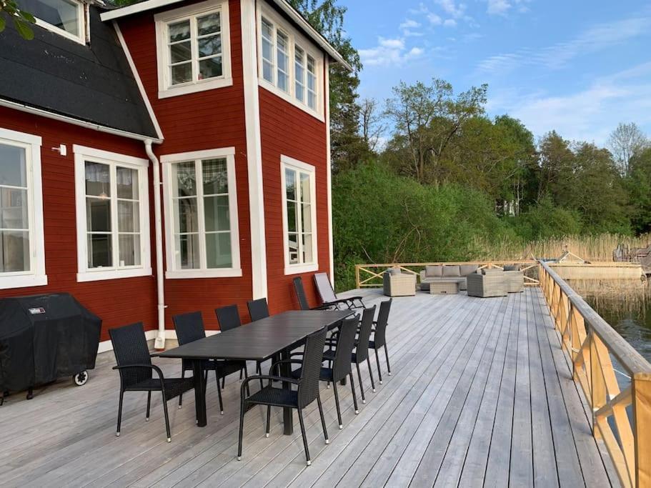 Waterfront House With Jacuzzi & Jetty In Stockholm Villa Exterior photo